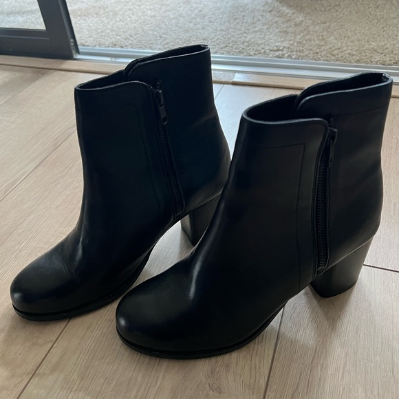 Frye Addie Double Zip Boot - Picture 4 of 7